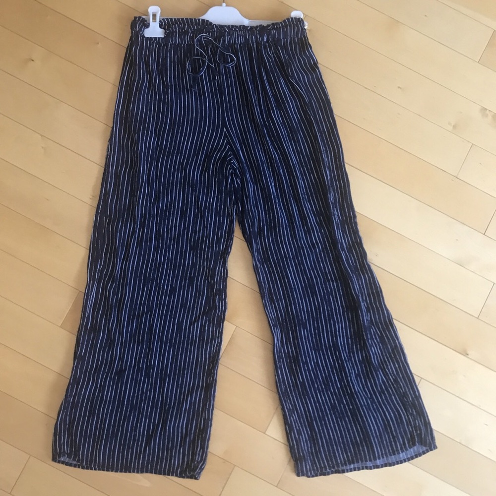 Navy & white pinstriped flowy pants size S